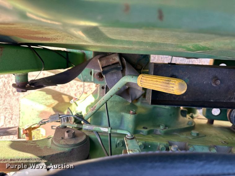 image for item ER8073 1978 John Deere 850 tractor