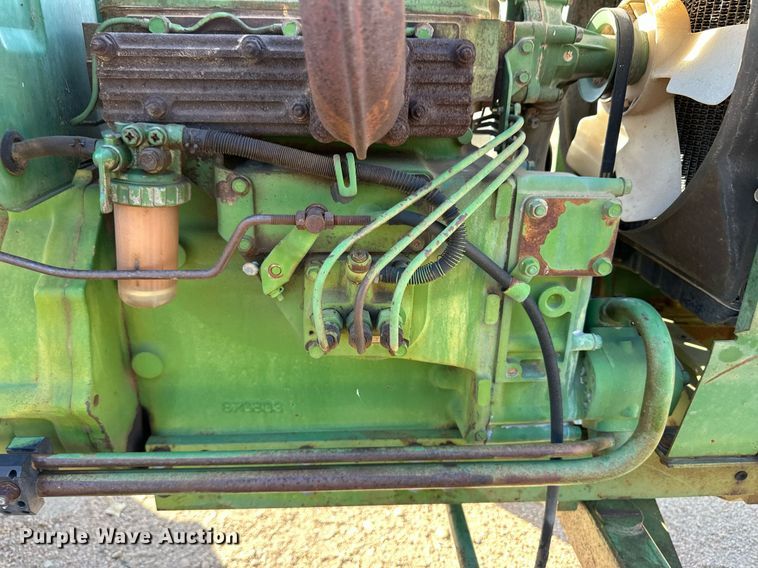 image for item ER8073 1978 John Deere 850 tractor