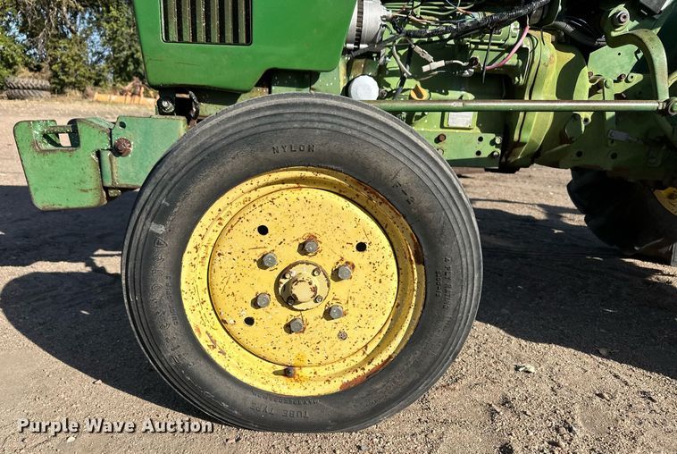 image for item ER8073 1978 John Deere 850 tractor