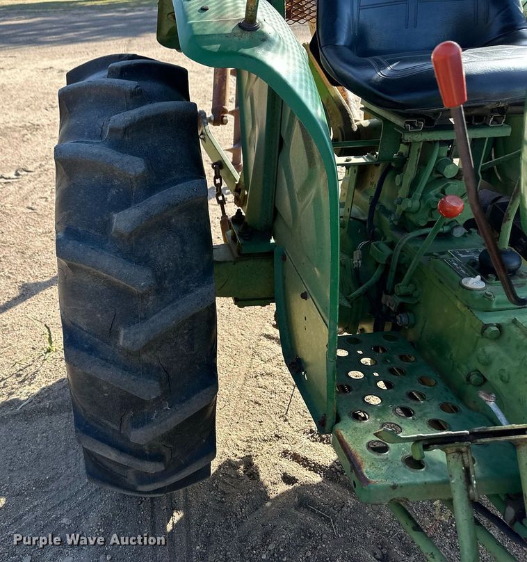 image for item ER8073 1978 John Deere 850 tractor