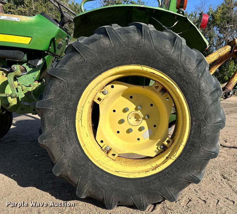 image for item ER8073 1978 John Deere 850 tractor