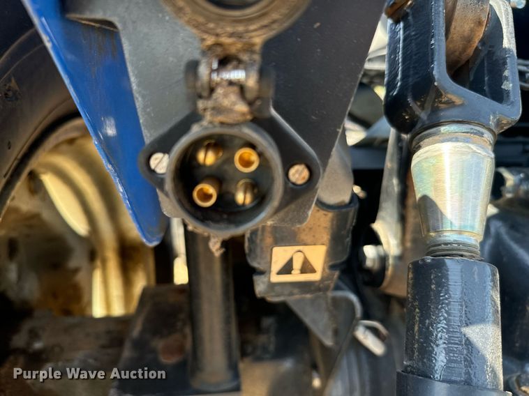 image for item IE9108 2006 New Holland TN75A MFWD tractor