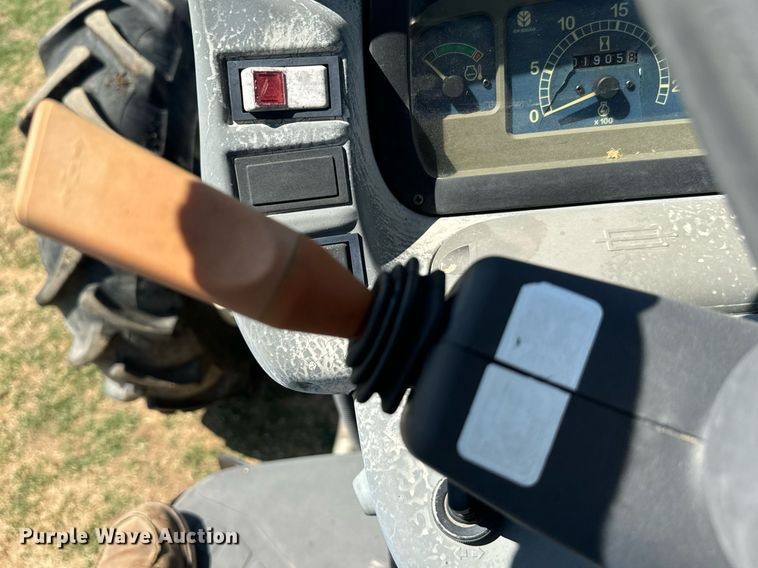 image for item IE9108 2006 New Holland TN75A MFWD tractor