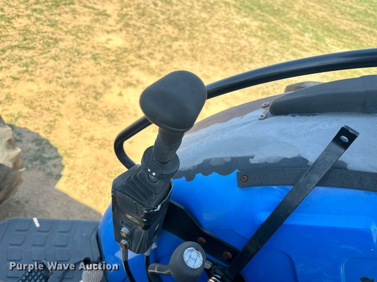 image for item IE9108 2006 New Holland TN75A MFWD tractor