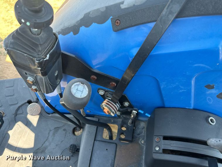 image for item IE9108 2006 New Holland TN75A MFWD tractor