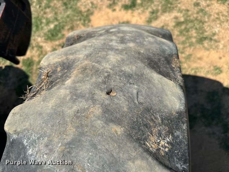 image for item IE9108 2006 New Holland TN75A MFWD tractor