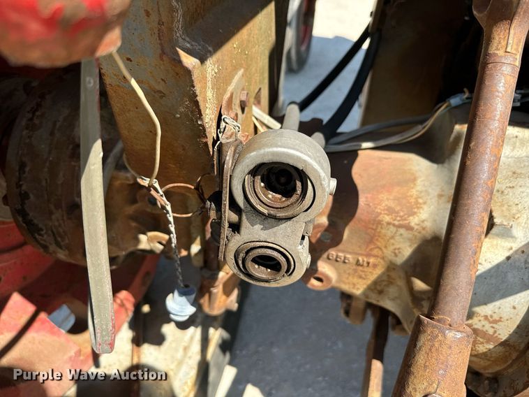 image for item IE9109 1973 Massey Ferguson 180 tractor