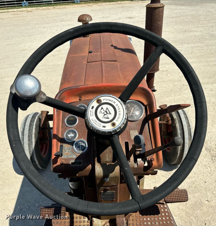 image for item IE9109 1973 Massey Ferguson 180 tractor