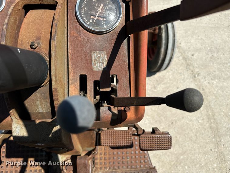 image for item IE9109 1973 Massey Ferguson 180 tractor