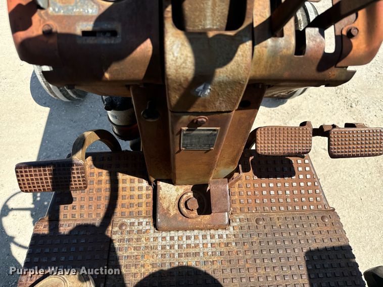 image for item IE9109 1973 Massey Ferguson 180 tractor