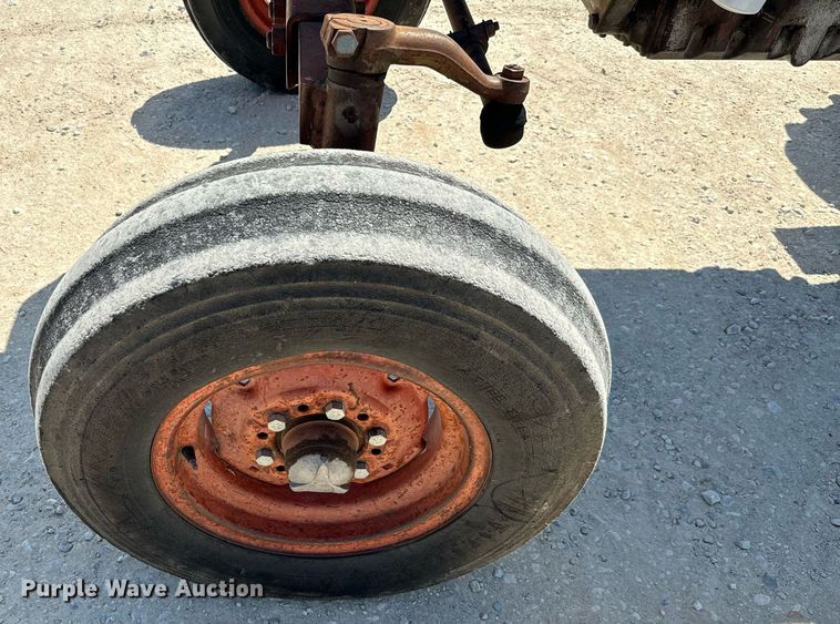 image for item IE9109 1973 Massey Ferguson 180 tractor