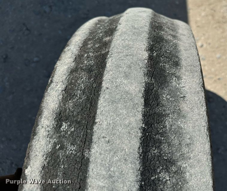 image for item IE9109 1973 Massey Ferguson 180 tractor