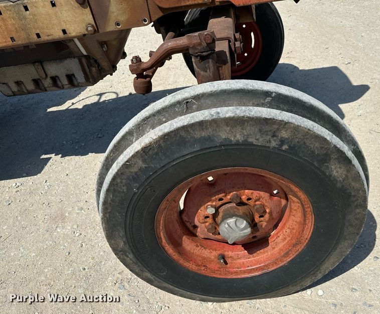 image for item IE9109 1973 Massey Ferguson 180 tractor