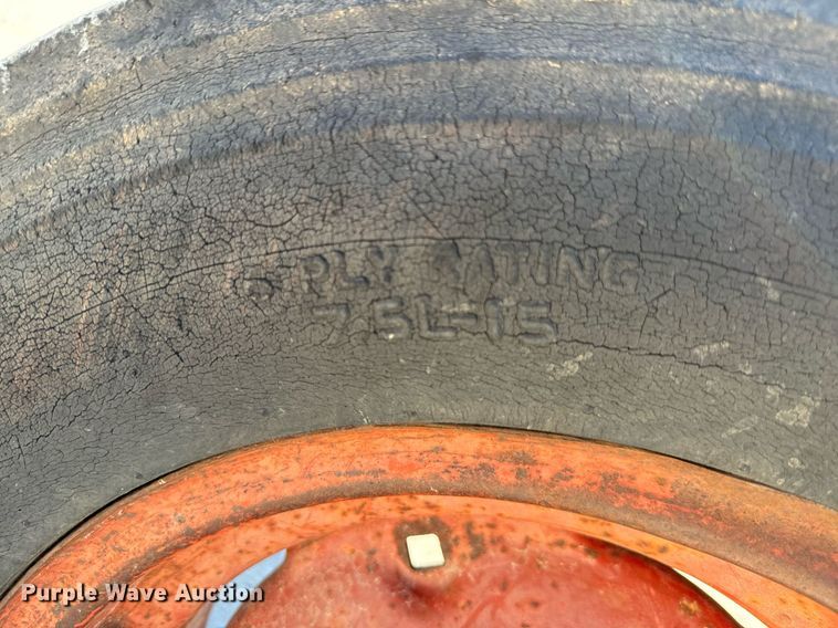 image for item IE9109 1973 Massey Ferguson 180 tractor