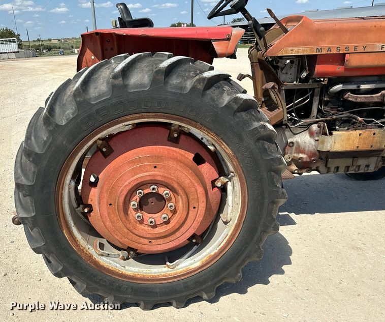 image for item IE9109 1973 Massey Ferguson 180 tractor
