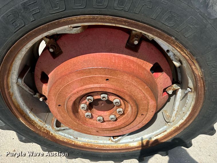 image for item IE9109 1973 Massey Ferguson 180 tractor