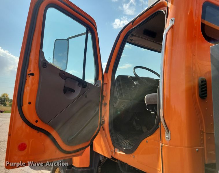 image for item JO9377 2012 Freightliner 114SD dump truck