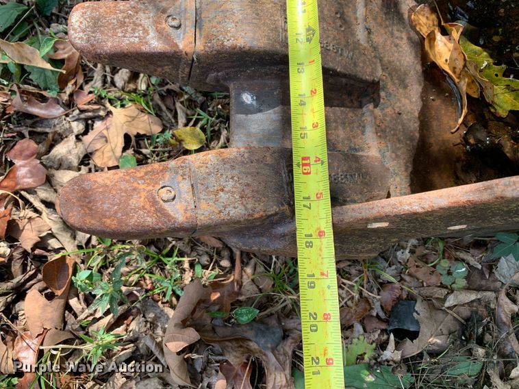 image for item JT9743 Kubota  BH77 backhoe attachment