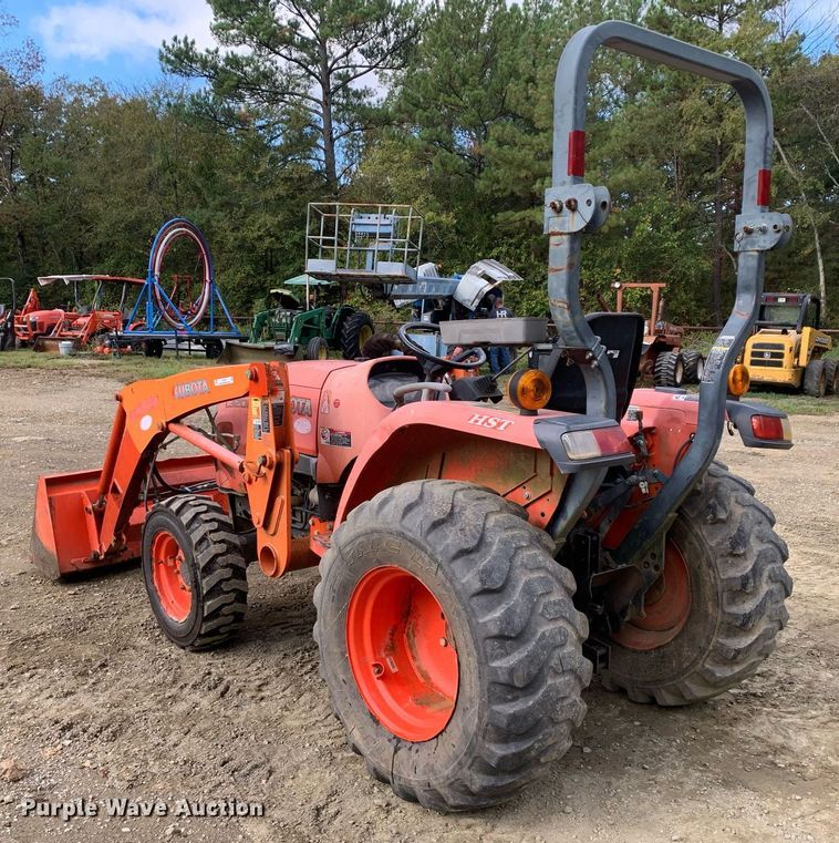 image for item JT9747 Kubota  L3200 MFWD tractor