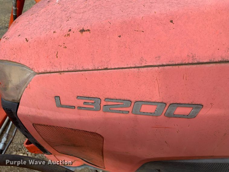 image for item JT9747 Kubota  L3200 MFWD tractor
