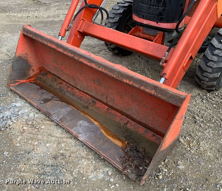 image for item JT9747 Kubota  L3200 MFWD tractor