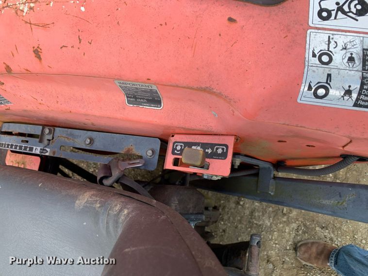 image for item JT9747 Kubota  L3200 MFWD tractor