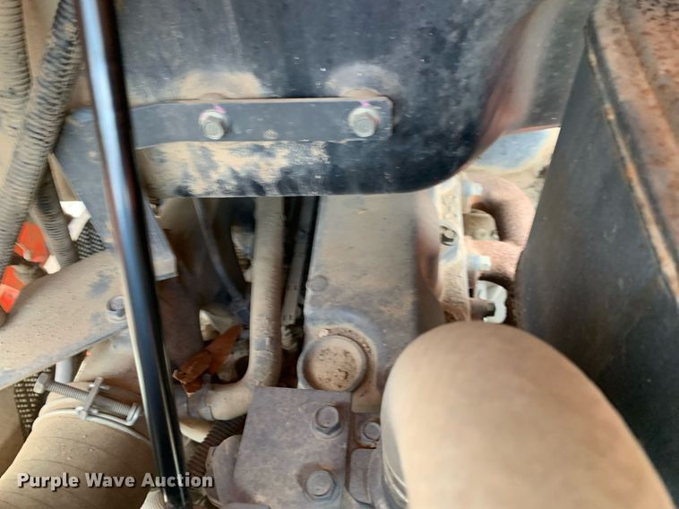 image for item JT9747 Kubota  L3200 MFWD tractor