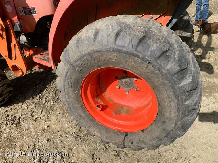 image for item JT9747 Kubota  L3200 MFWD tractor