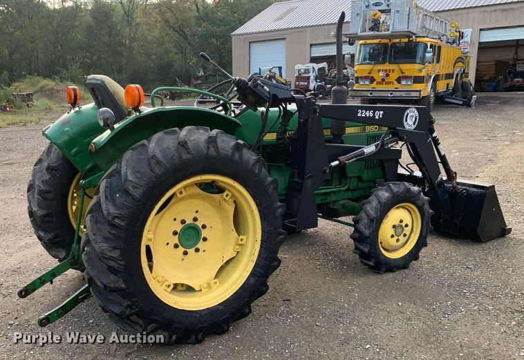 image for item JT9751 1984 John Deere 950 MFWD tractor