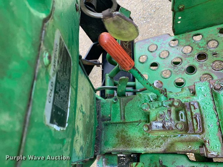 image for item JT9751 1984 John Deere 950 MFWD tractor