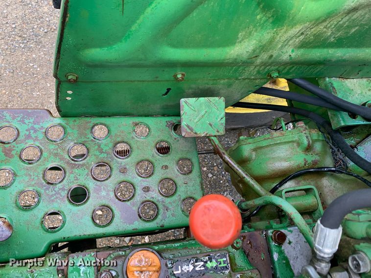 image for item JT9751 1984 John Deere 950 MFWD tractor