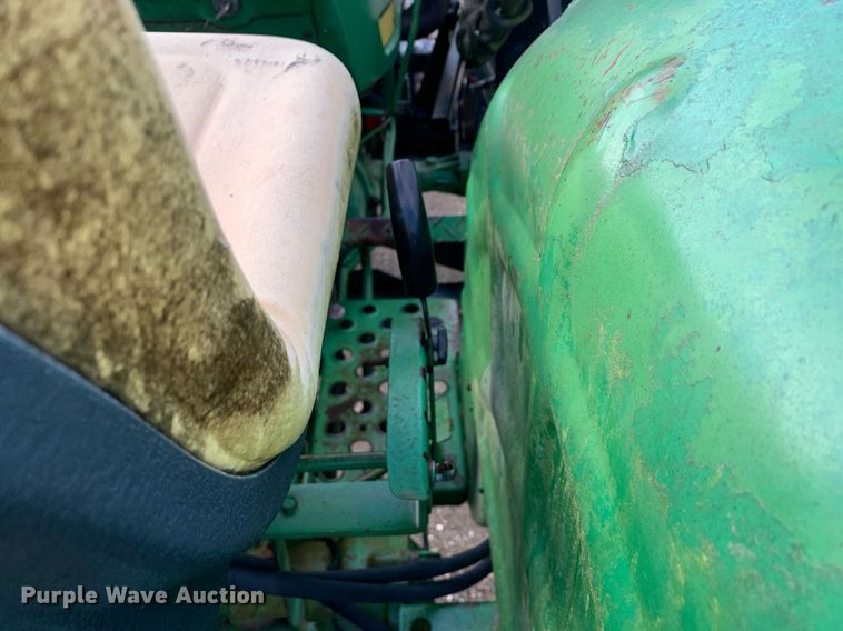 image for item JT9751 1984 John Deere 950 MFWD tractor