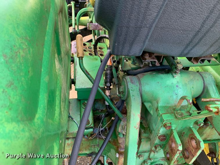 image for item JT9751 1984 John Deere 950 MFWD tractor