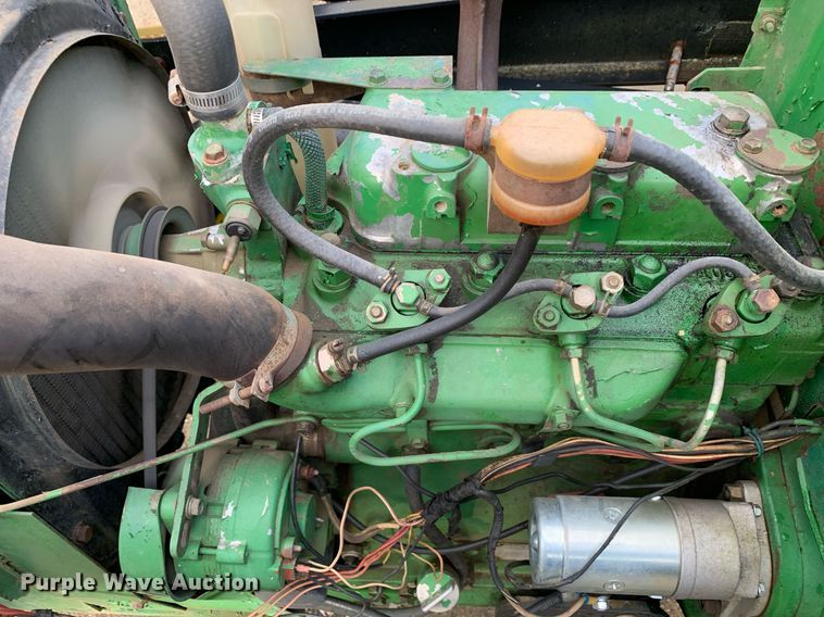image for item JT9751 1984 John Deere 950 MFWD tractor