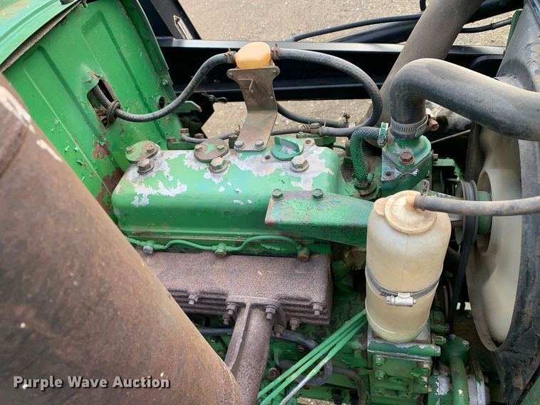 image for item JT9751 1984 John Deere 950 MFWD tractor