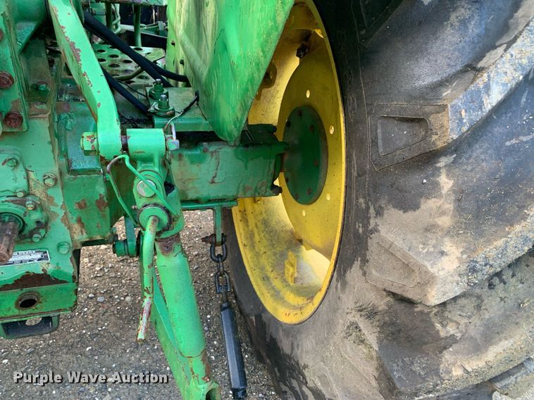 image for item JT9751 1984 John Deere 950 MFWD tractor