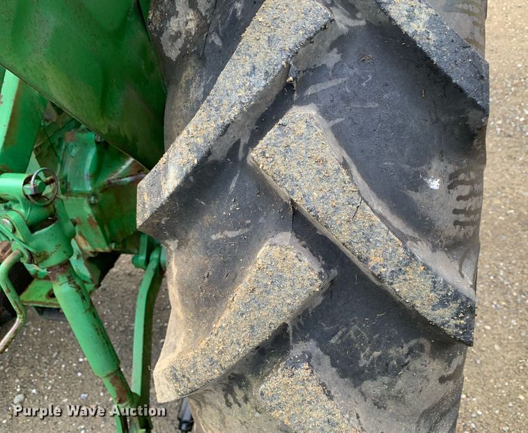 image for item JT9751 1984 John Deere 950 MFWD tractor