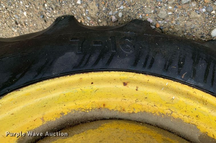 image for item JT9751 1984 John Deere 950 MFWD tractor