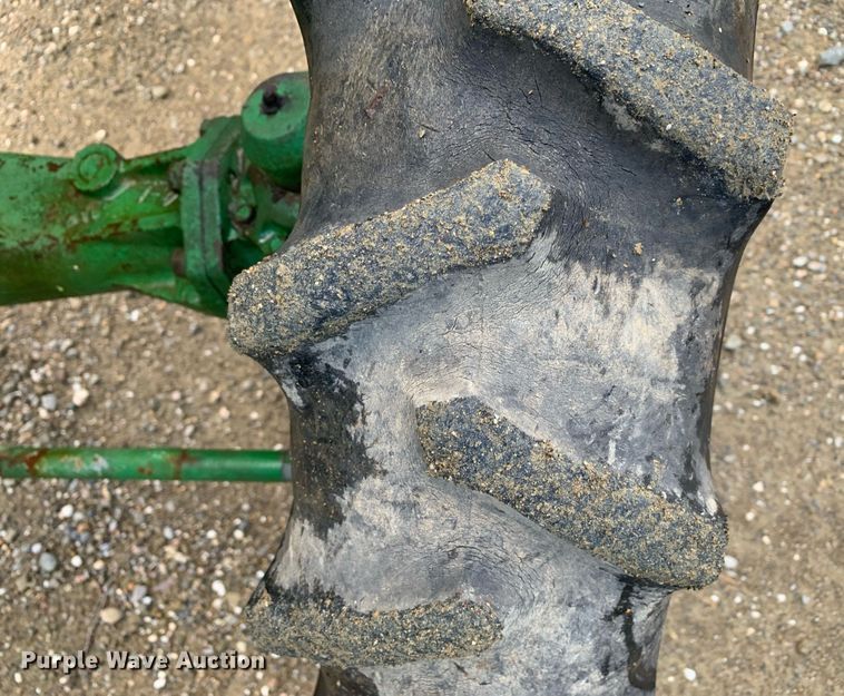 image for item JT9751 1984 John Deere 950 MFWD tractor