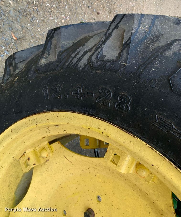 image for item JT9751 1984 John Deere 950 MFWD tractor