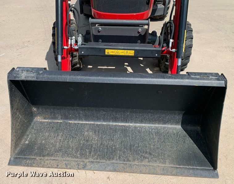 image for item JT9776 2022 Massey Ferguson GC1725 MFWD tractor