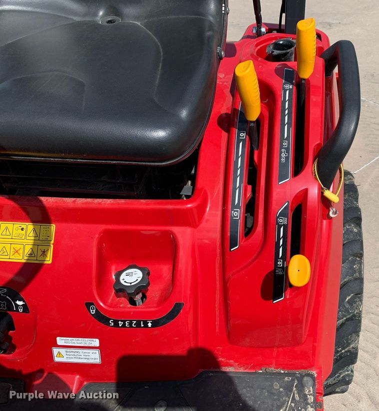 image for item JT9776 2022 Massey Ferguson GC1725 MFWD tractor