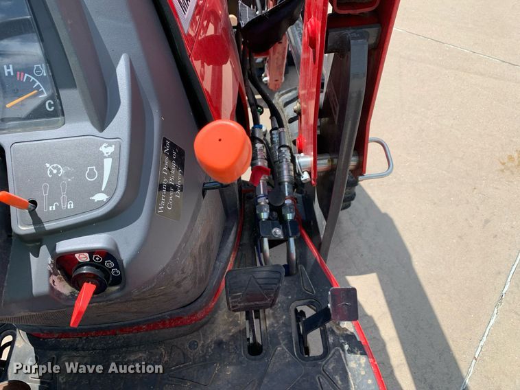 image for item JT9776 2022 Massey Ferguson GC1725 MFWD tractor