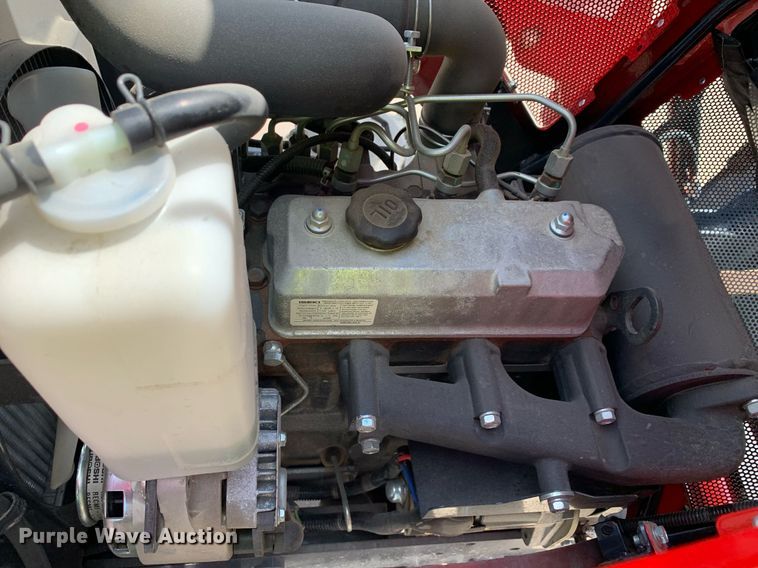 image for item JT9776 2022 Massey Ferguson GC1725 MFWD tractor