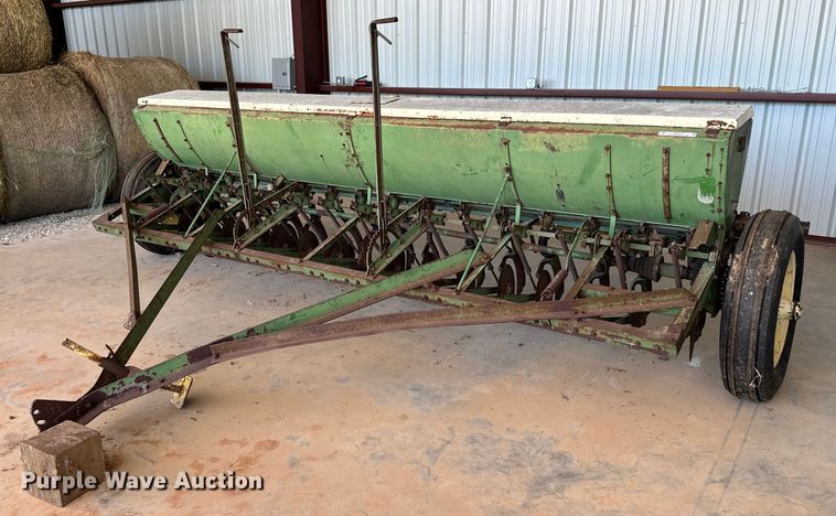 image for item NQ9747 John Deere  E0DRB grain drill