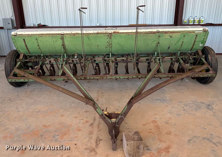 image for item NQ9747 John Deere  E0DRB grain drill