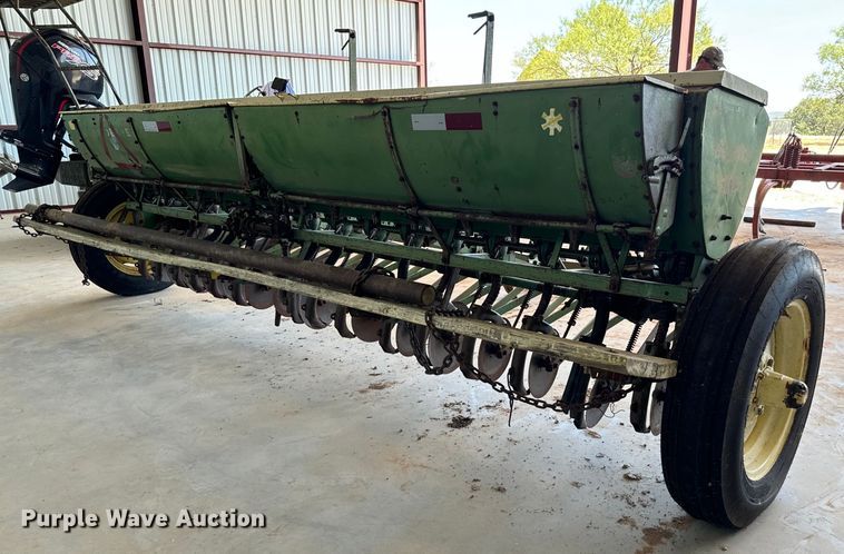 image for item NQ9747 John Deere  E0DRB grain drill