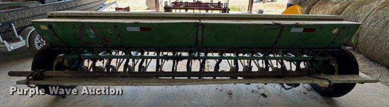 image for item NQ9747 John Deere  E0DRB grain drill