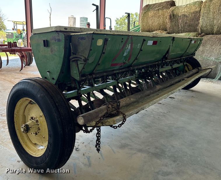 image for item NQ9747 John Deere  E0DRB grain drill