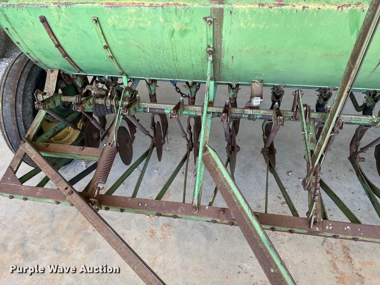 image for item NQ9747 John Deere  E0DRB grain drill